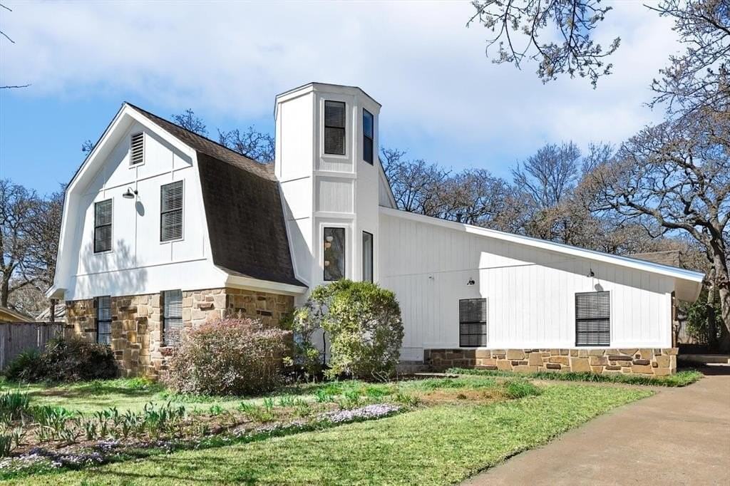 200 Eagle Ct - Photo 6 of 37