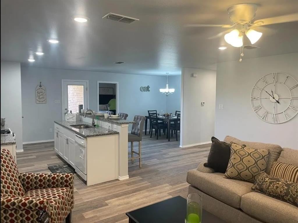 8424 10th Pl - Photo 2 of 14