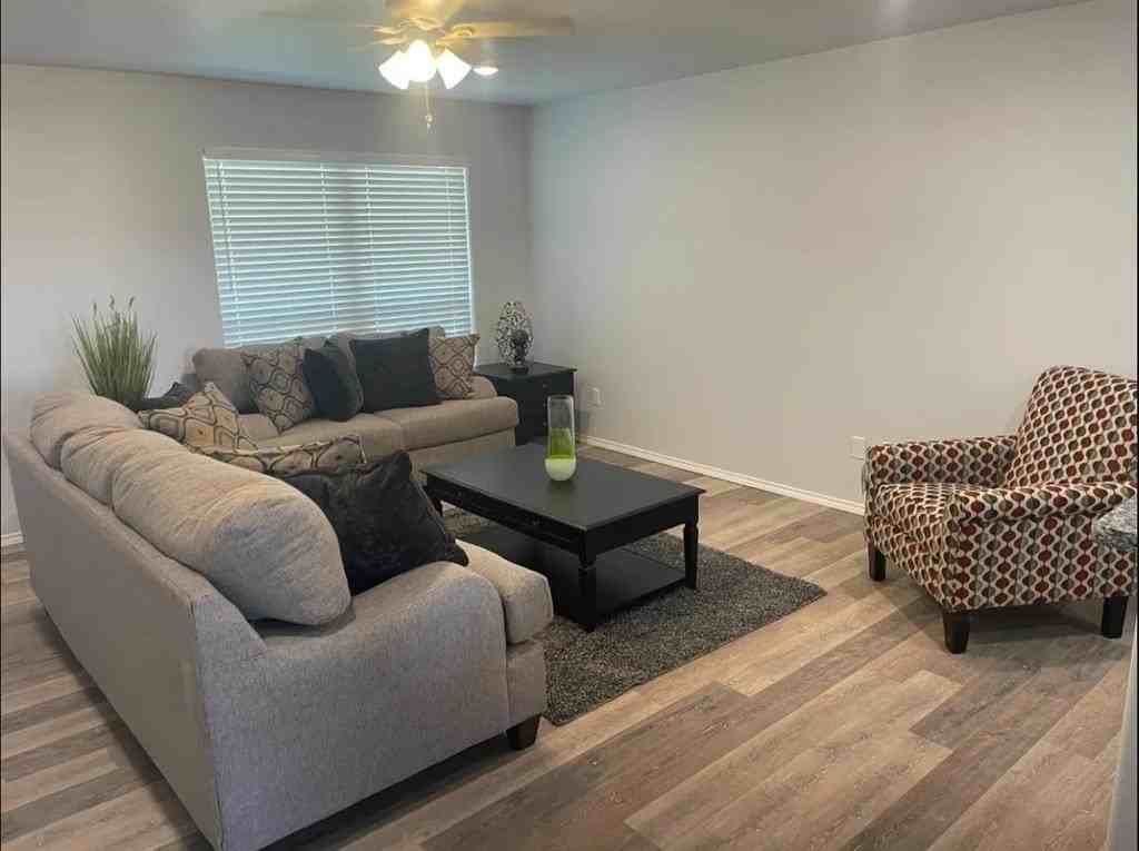 8424 10th Pl - Photo 3 of 14