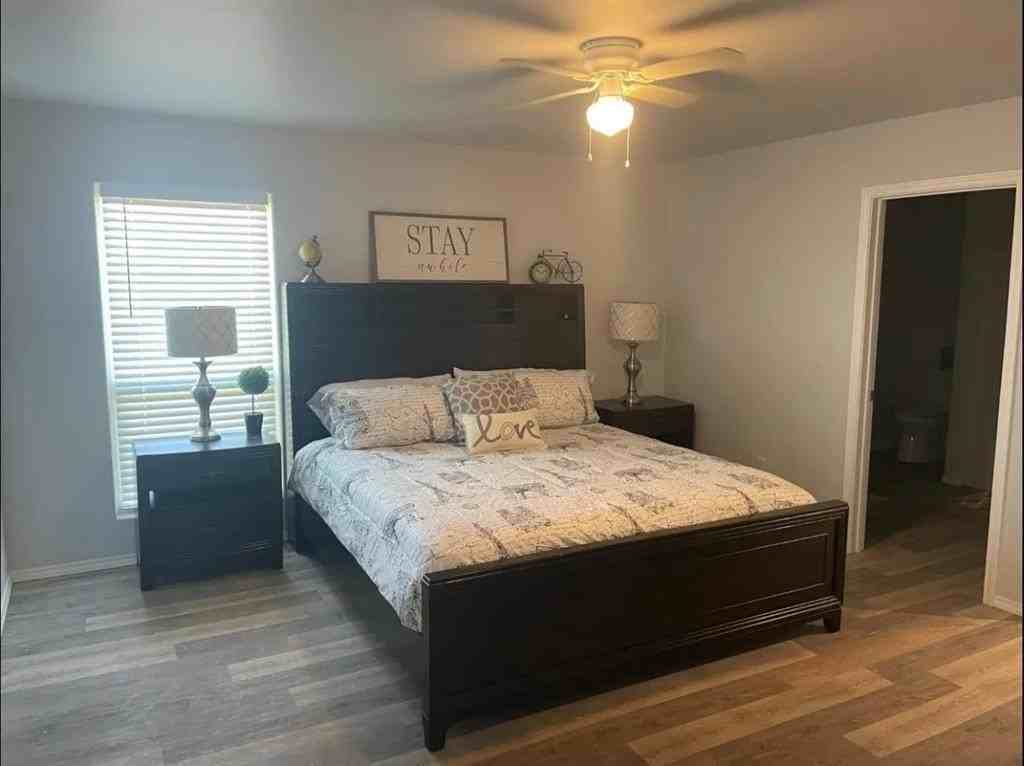 8424 10th Pl - Photo 7 of 14