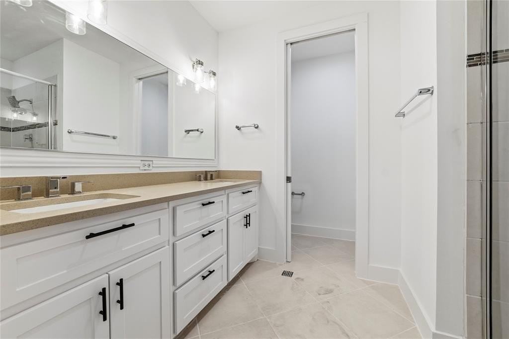 3008 Zenia Dr - Photo 6 of 31