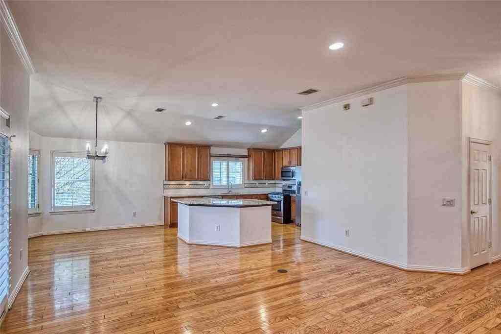 10009 Southpoint Ct - Photo 6 of 21