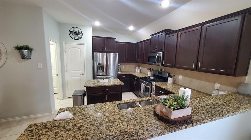 1020 Lake Meadow Ln - Photo 6 of 30