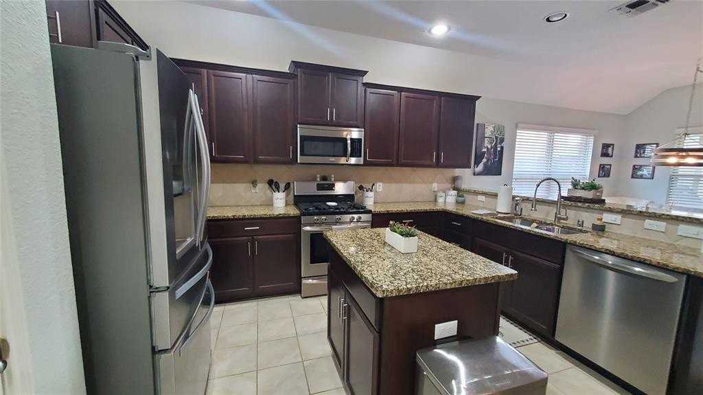 1020 Lake Meadow Ln - Photo 7 of 30