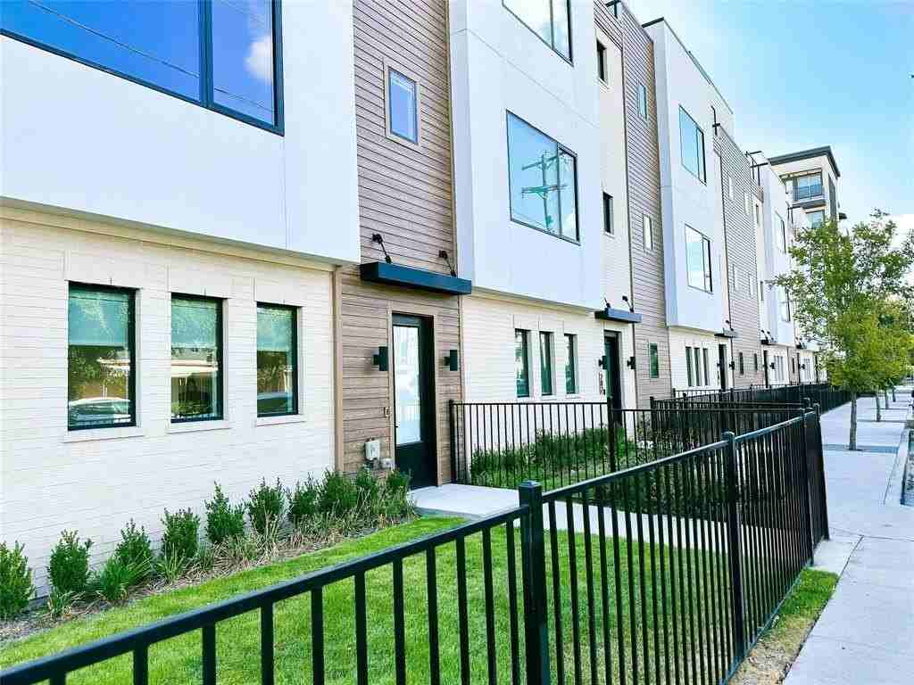 2633 Reagan St #201 - Photo 2 of 20