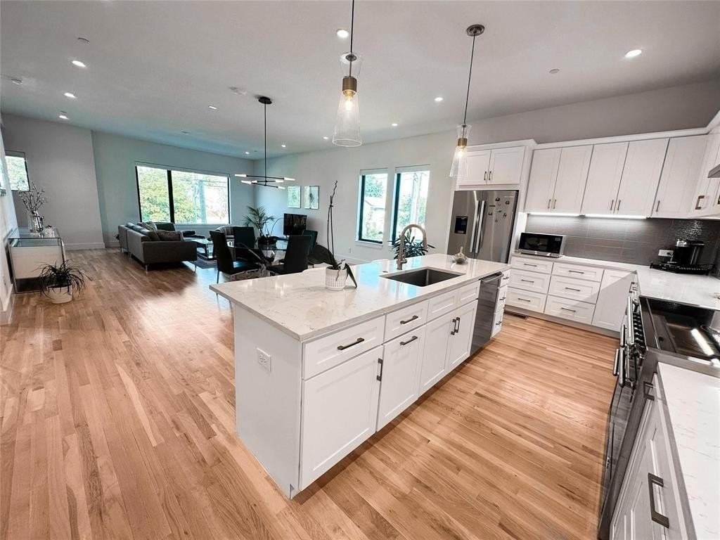 2633 Reagan St #201 - Photo 4 of 20