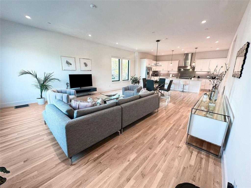 2633 Reagan St #201 - Photo 7 of 20