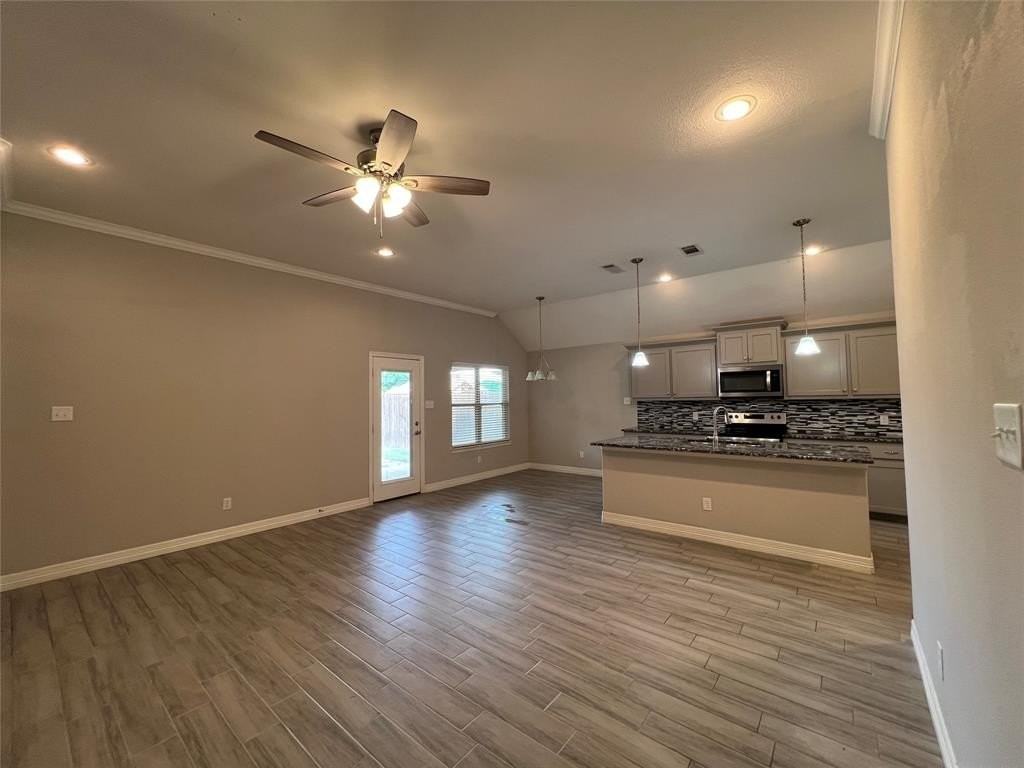 148 Frank St - Photo 2 of 35