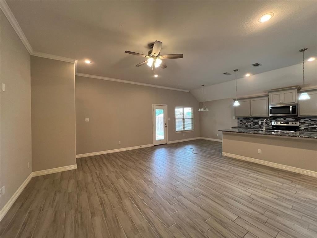 148 Frank St - Photo 3 of 35