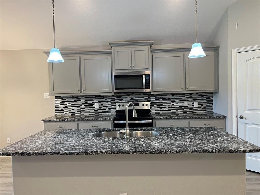 148 Frank St - Photo 5 of 35