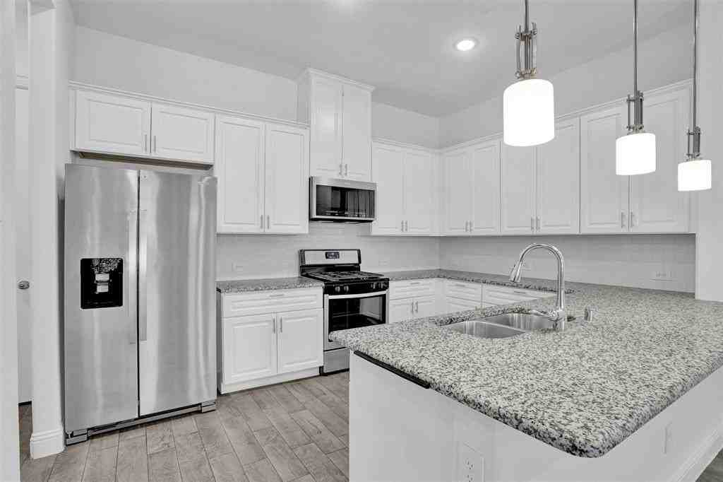 1484 Weston Rd - Photo 3 of 17