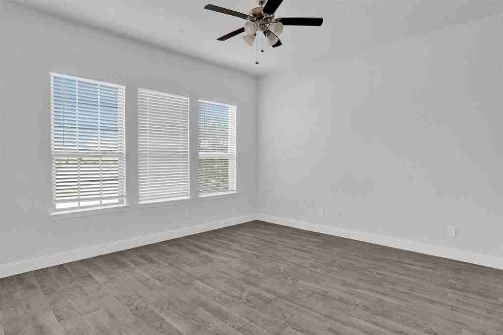 1484 Weston Rd - Photo 4 of 17