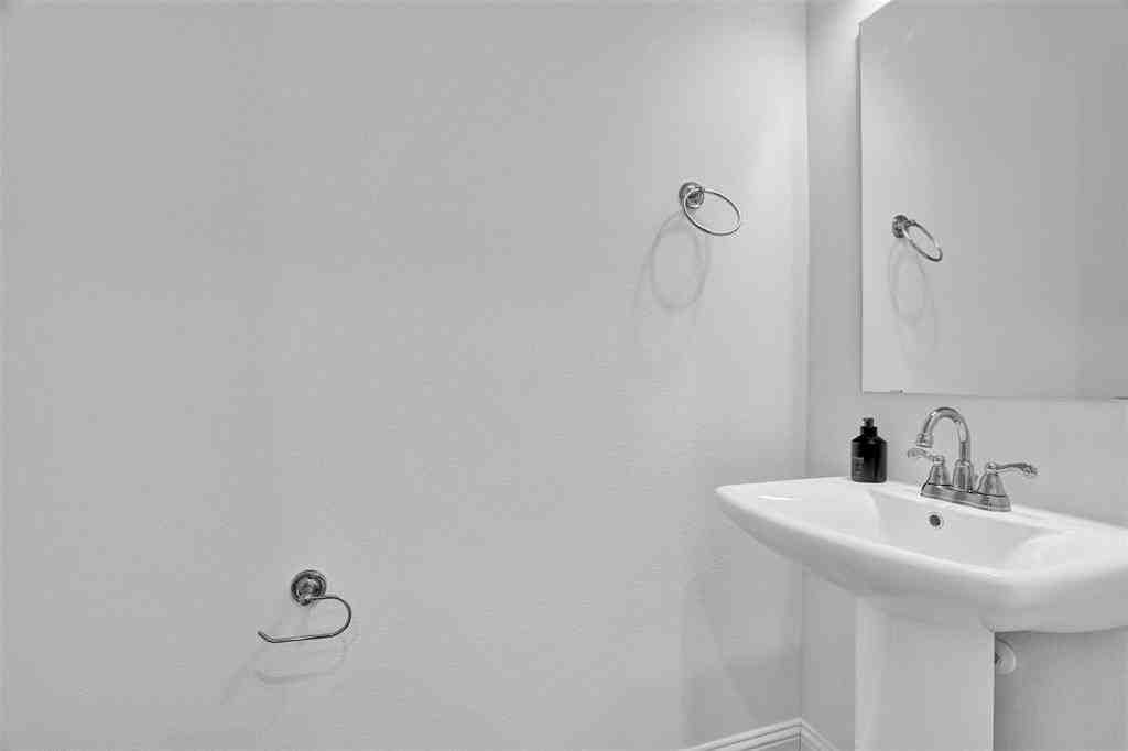 1484 Weston Rd - Photo 5 of 17