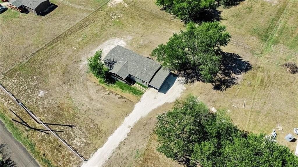 2437 County Road 4586 - Photo 4 of 39