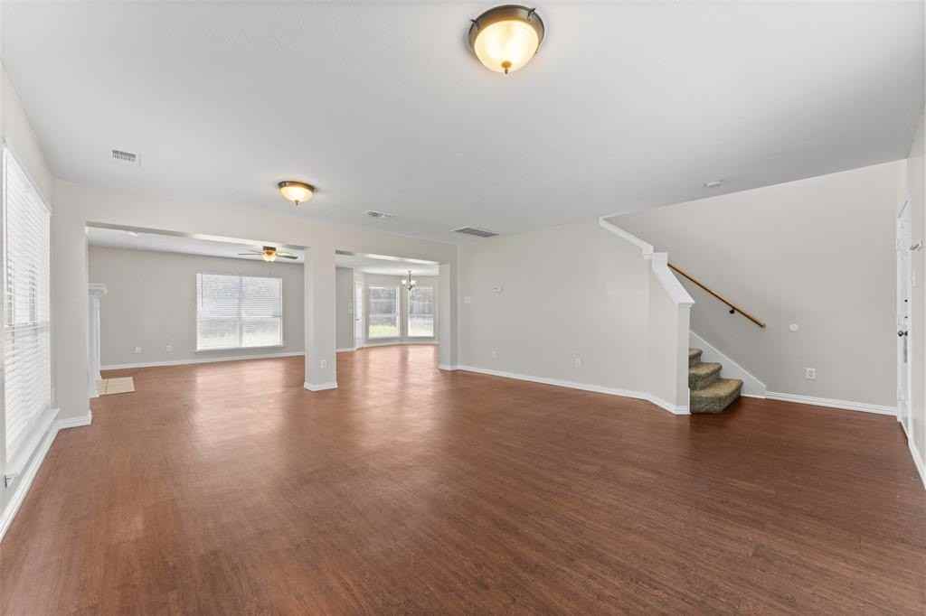 302 Terrace Dr - Photo 4 of 28