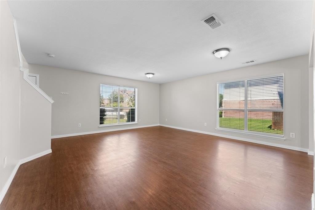 302 Terrace Dr - Photo 6 of 28