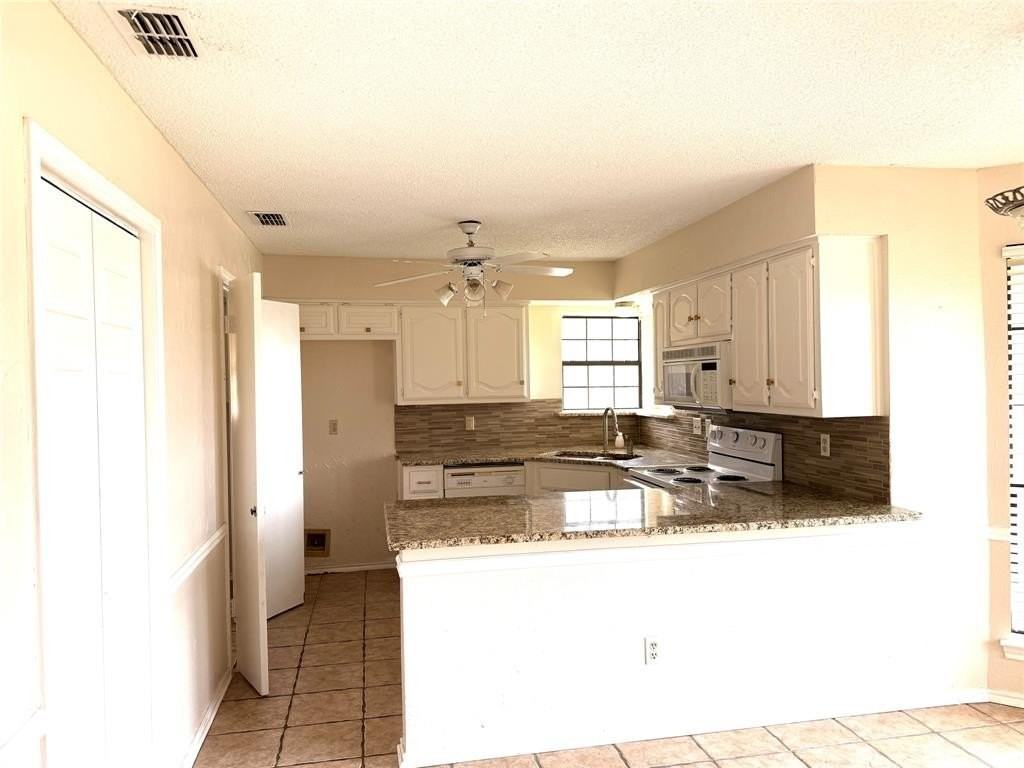 3424 Tina St - Photo 6 of 32