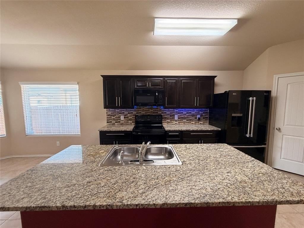 2509 Stonewall Ln - Photo 3 of 19