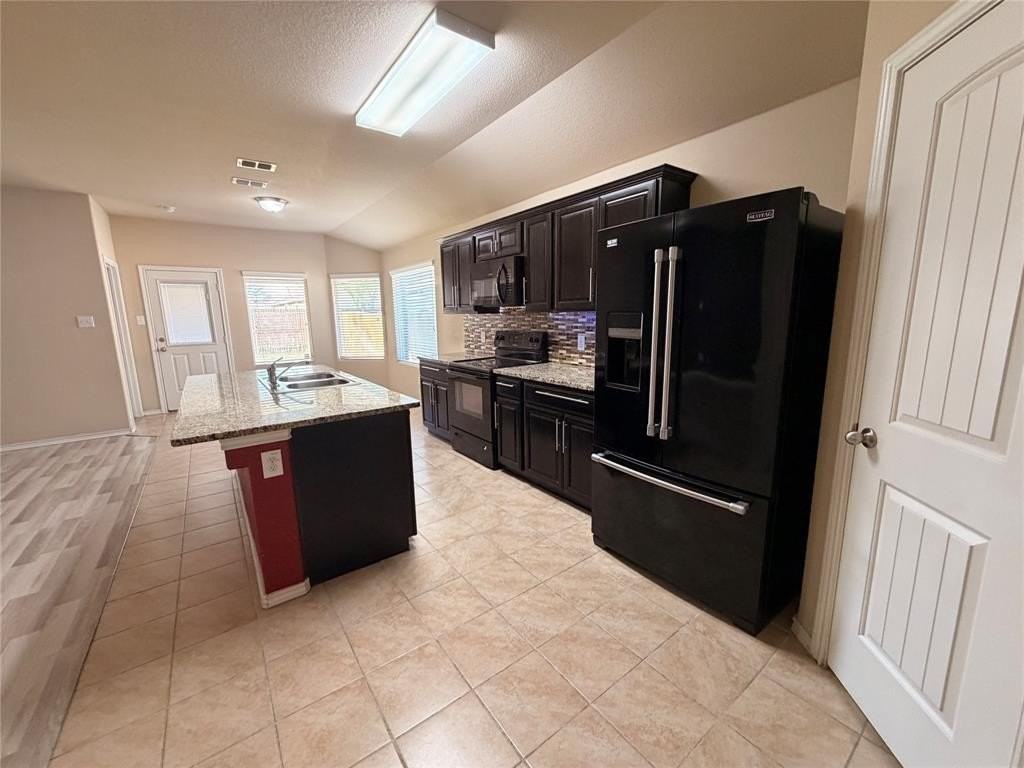 2509 Stonewall Ln - Photo 4 of 19