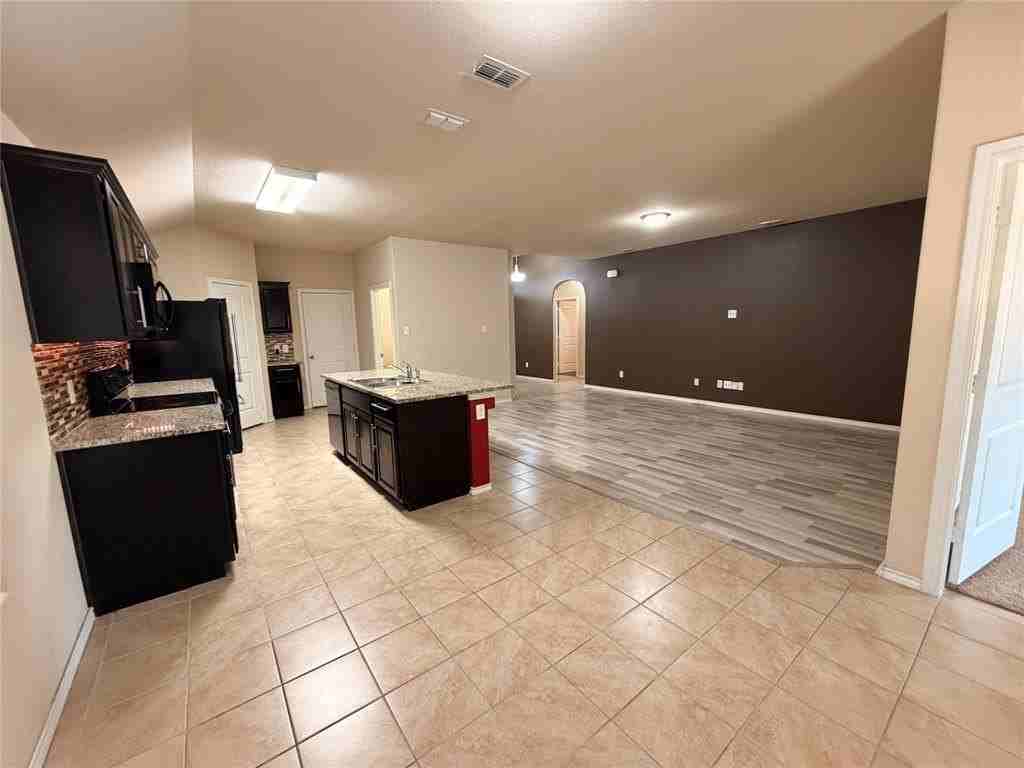 2509 Stonewall Ln - Photo 5 of 19