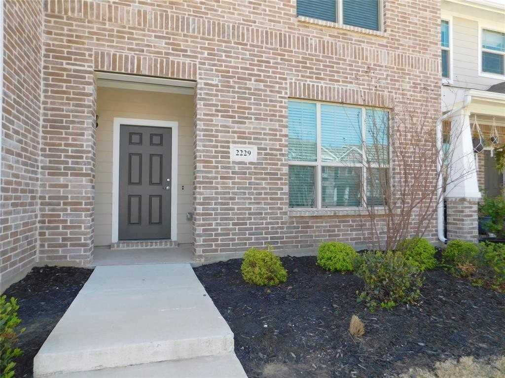 2229 Davenport Dr - Photo 2 of 19