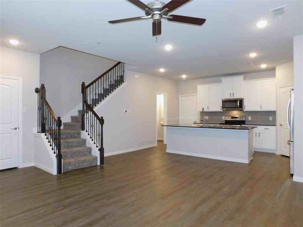 2229 Davenport Dr - Photo 4 of 19