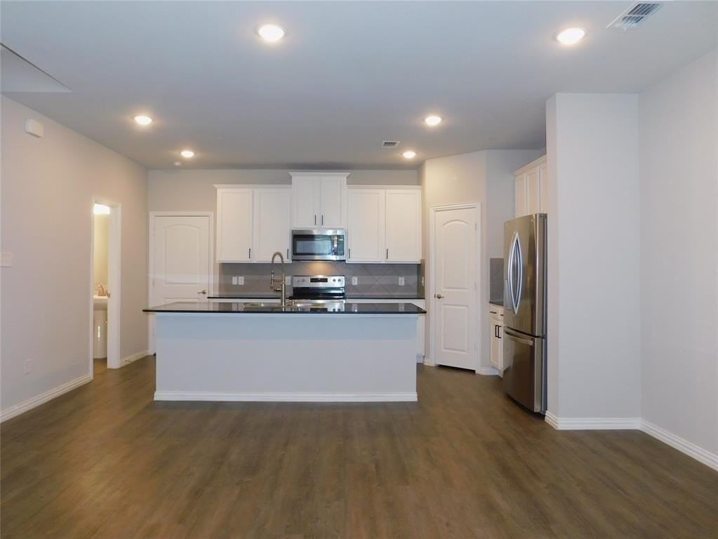 2229 Davenport Dr - Photo 5 of 19