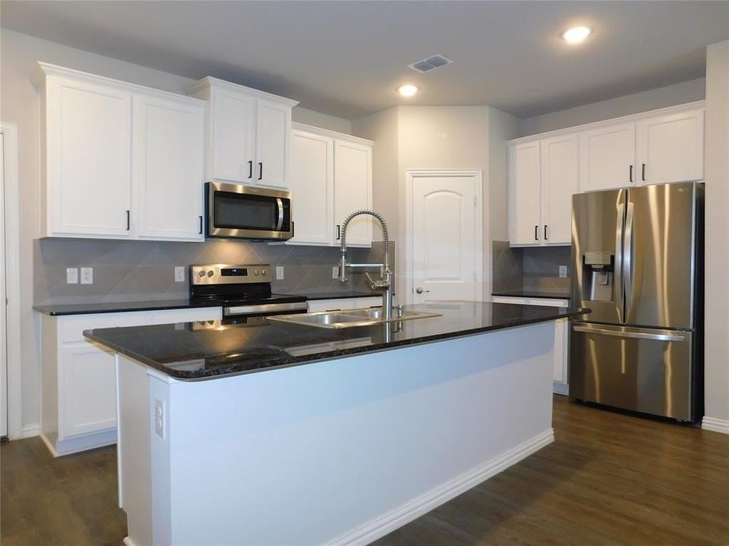 2229 Davenport Dr - Photo 6 of 19