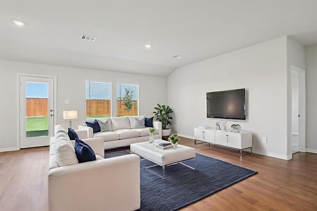 4104 Waco Dr - Photo 3 of 20