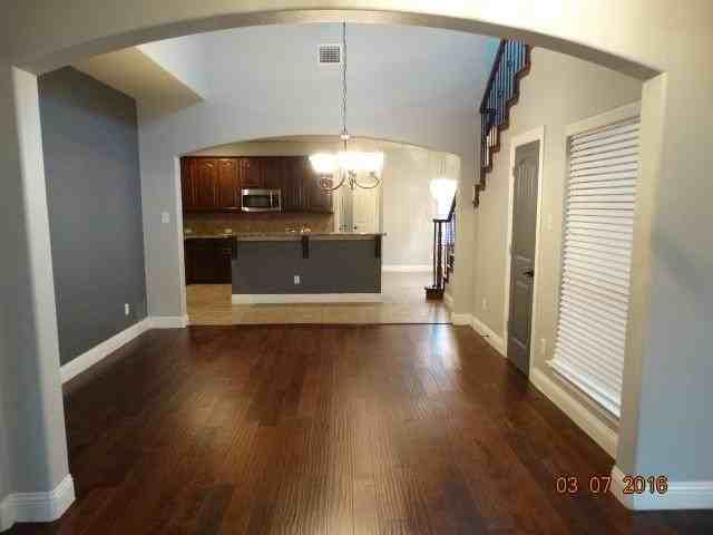 924 Eagle Creek Trl - Photo 5 of 20