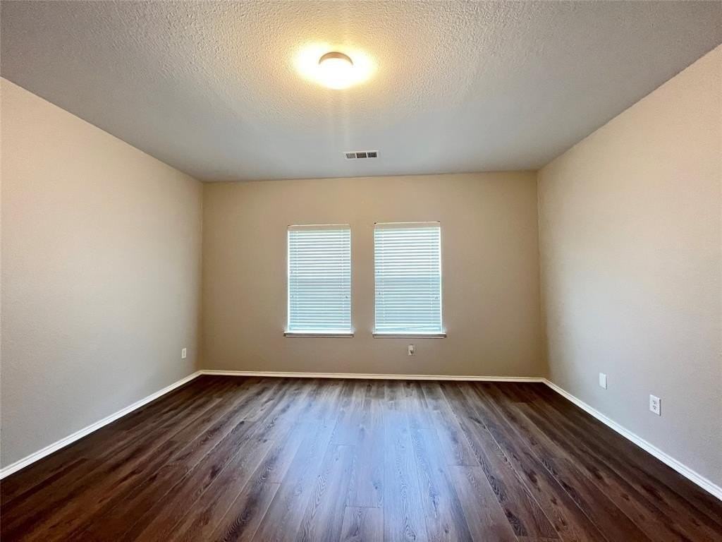 3104 Kennedy Dr - Photo 2 of 12