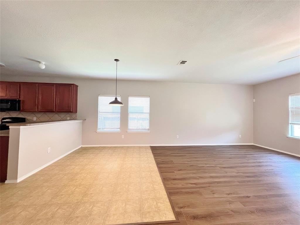 3104 Kennedy Dr - Photo 4 of 12