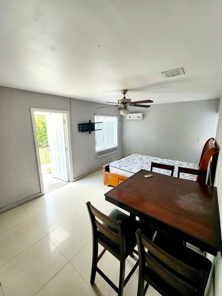 350 Sw 15th Ave #B - Photo 5 of 8