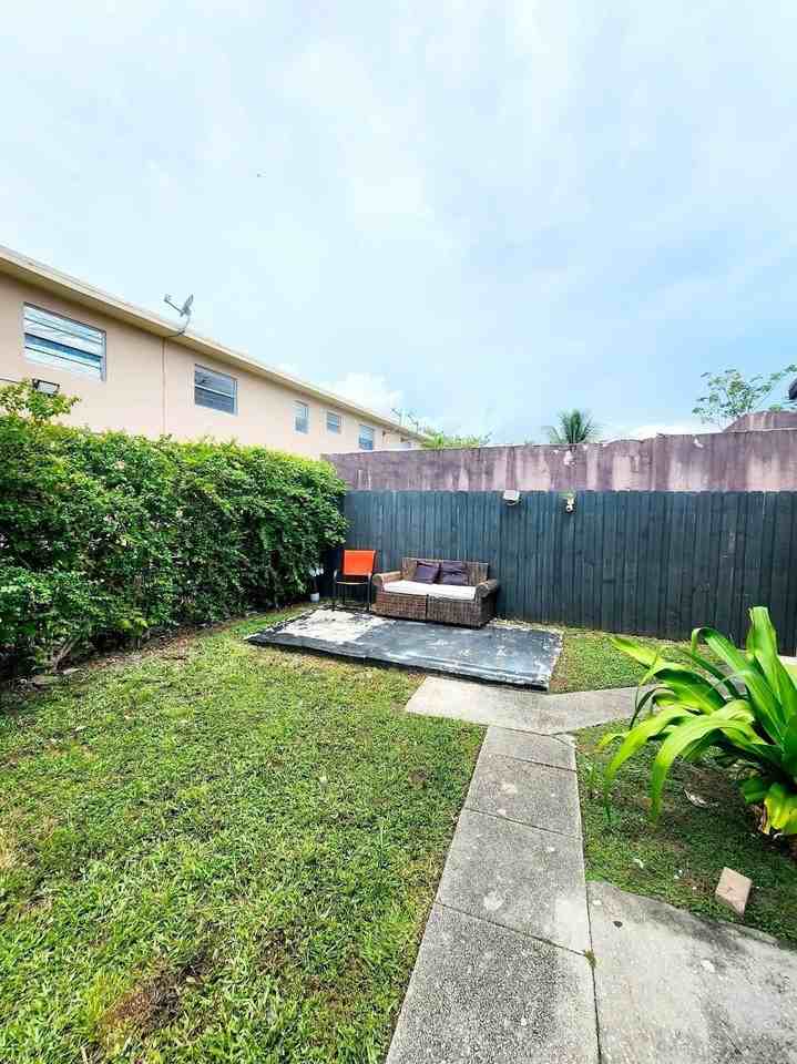 350 Sw 15th Ave #B - Photo 7 of 8