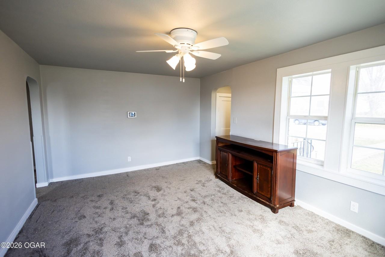 528 S Saint Charles Ave - Photo 2 of 13