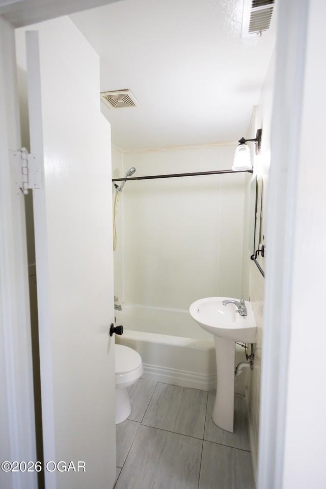 528 S Saint Charles Ave - Photo 3 of 13