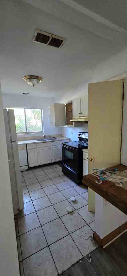 6110 Sw 10th Pl #1 - Photo 3 of 10