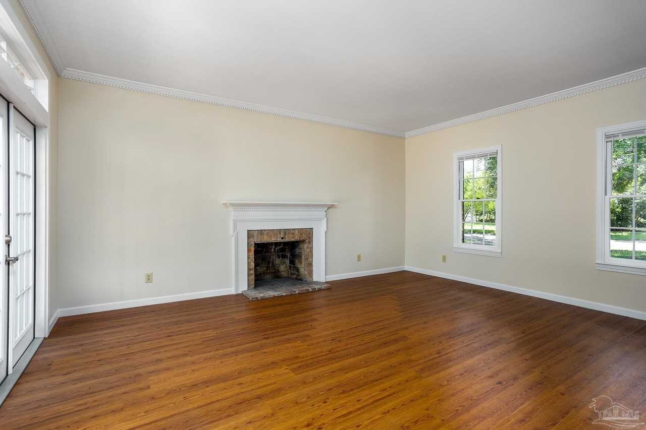 424 W Lee St - Photo 3 of 28