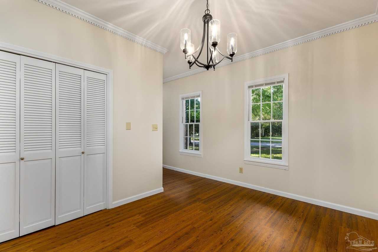 424 W Lee St - Photo 5 of 28