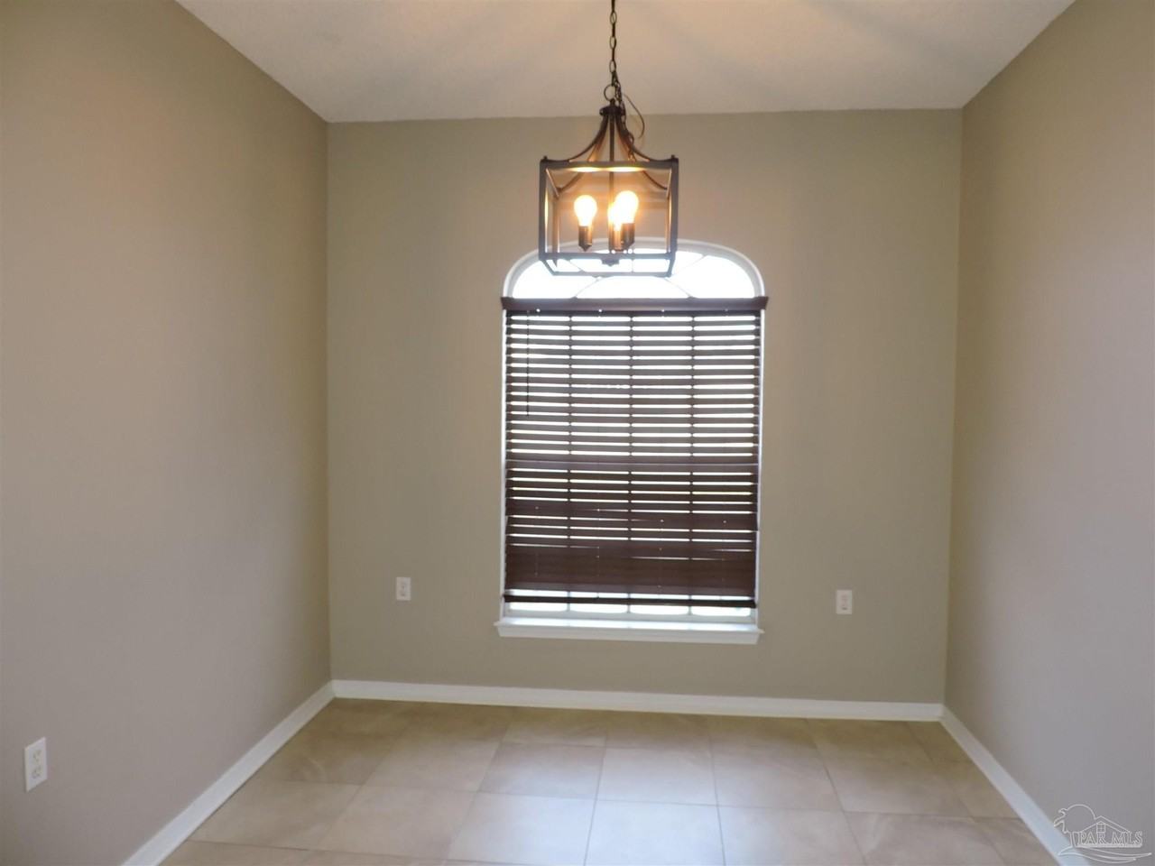 1489 Newcastle Way - Photo 3 of 28