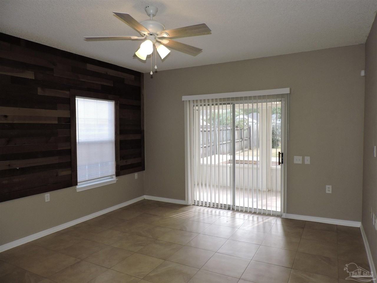 1489 Newcastle Way - Photo 4 of 28