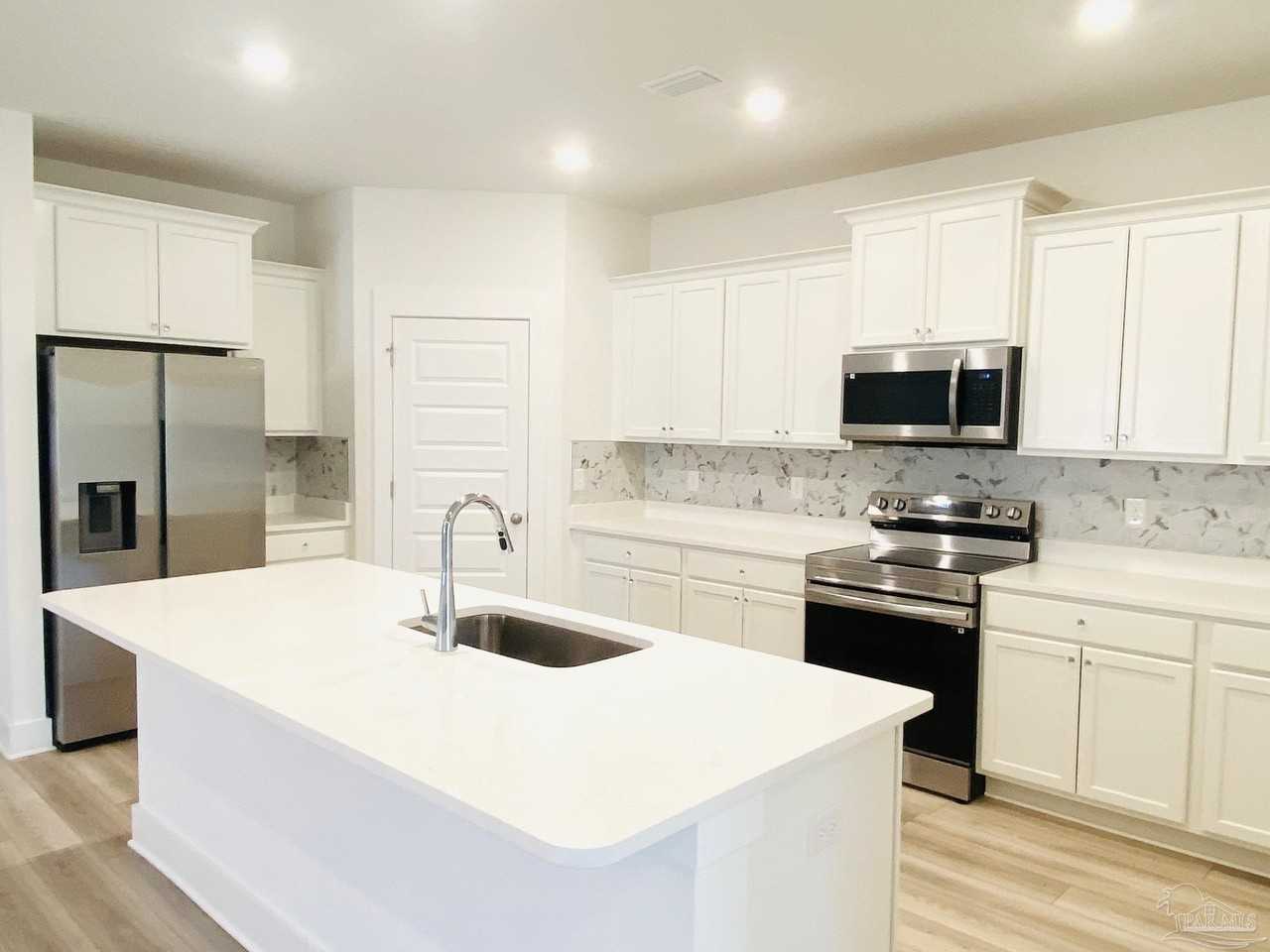 874 Windhill Dr - Photo 5 of 32