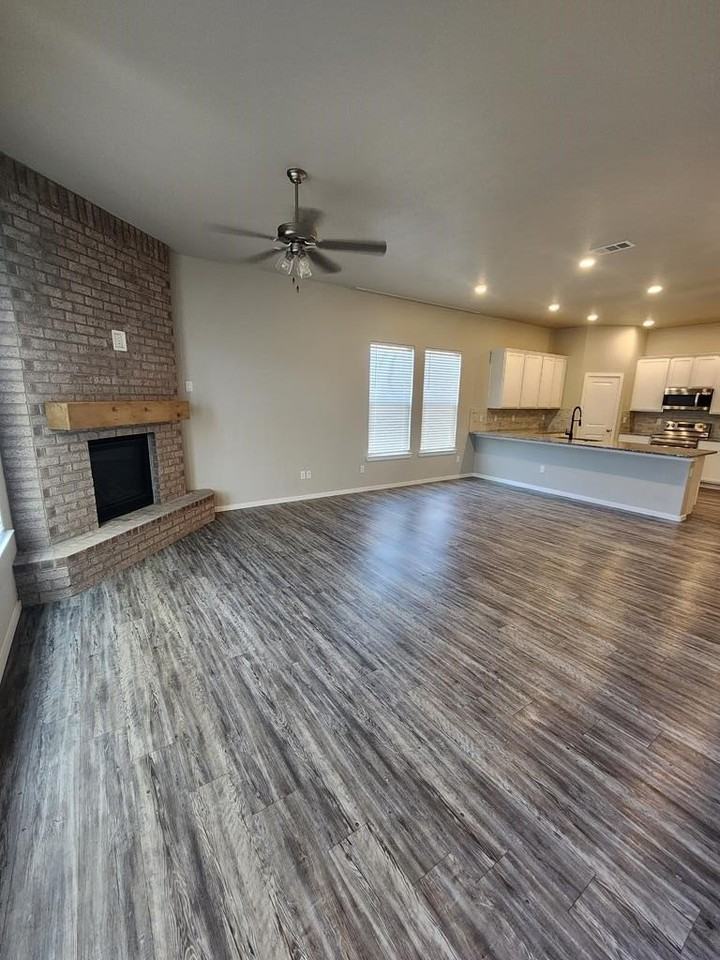 2702 Southwest St - Photo 7 of 29