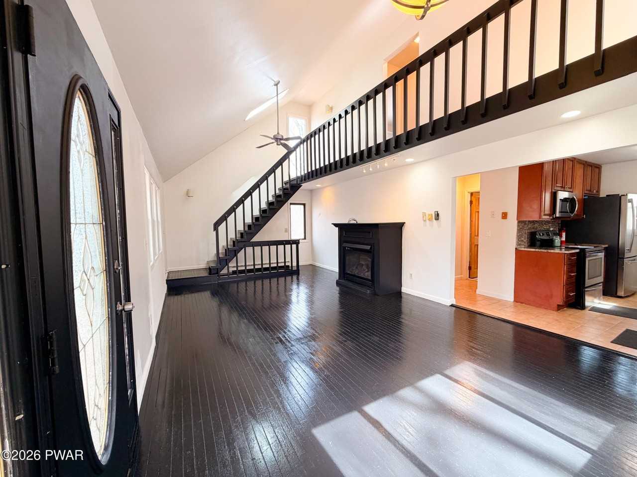 811 Hickory Ct - Photo 3 of 46