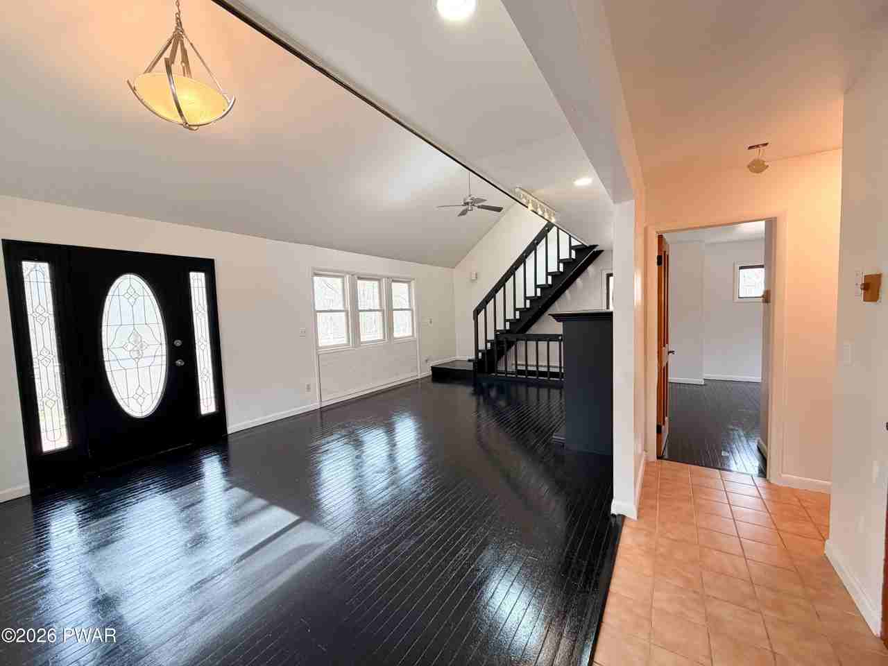 811 Hickory Ct - Photo 4 of 46