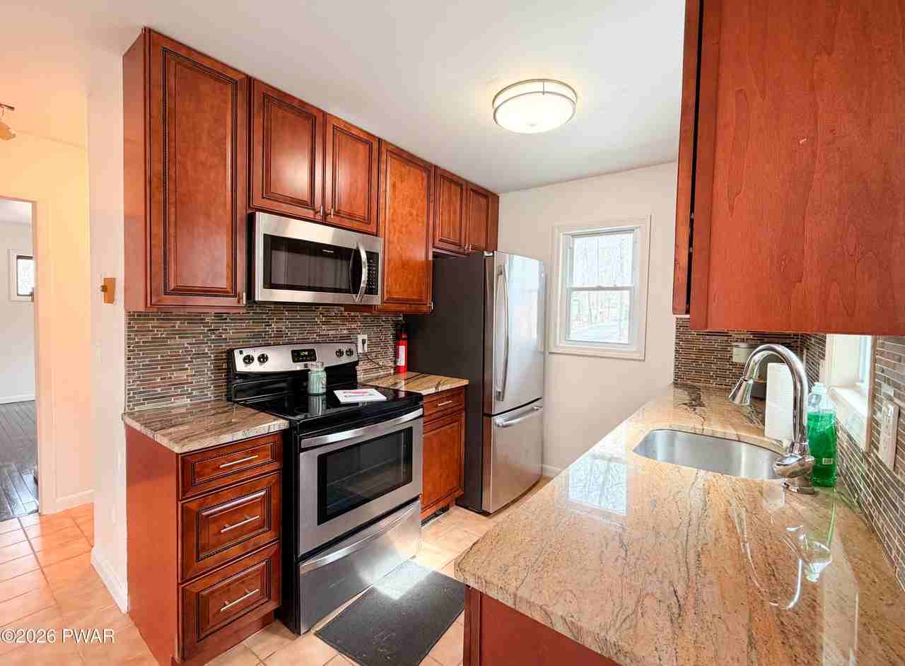 811 Hickory Ct - Photo 5 of 46