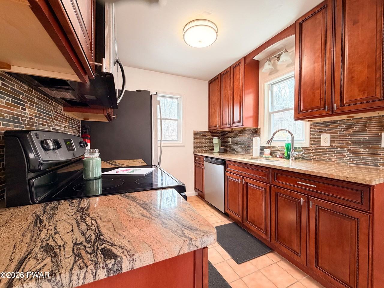 811 Hickory Ct - Photo 6 of 46