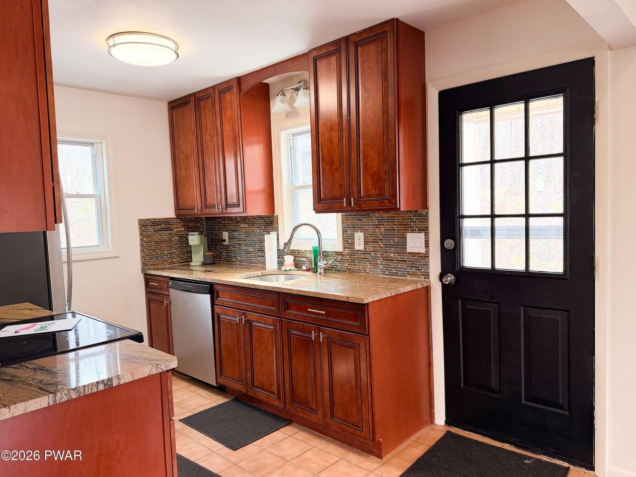 811 Hickory Ct - Photo 7 of 46