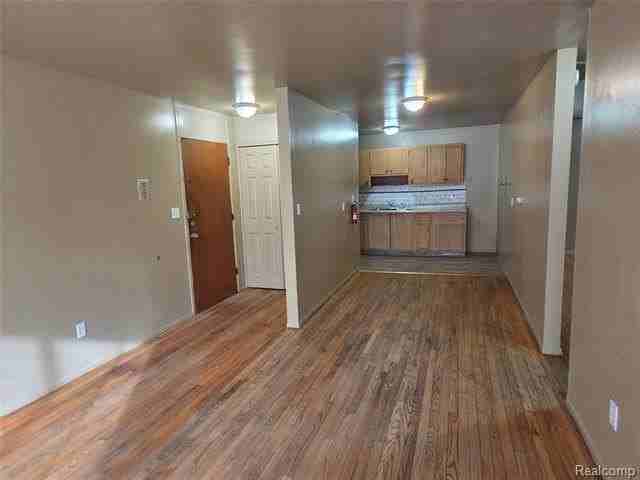 15080 Greenfield Rd - Photo 3 of 13