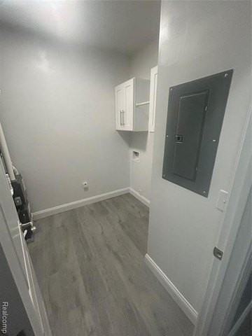 318 Grand River Ave - Photo 4 of 10